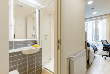 Classic En Suite - Image 4